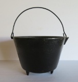 Cast iron spider kettle, tripod, 9