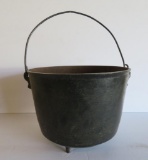 Cast iron three footed kettle with bail handle, DD8, drainage hole noted