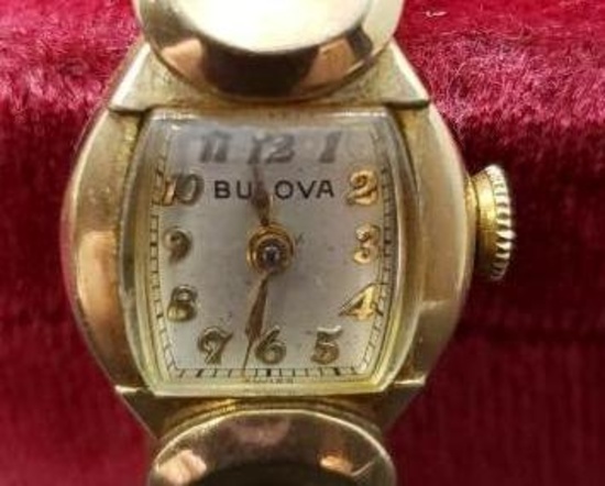 Vintage Ladies Bulova Bracelet Watch in Presentation Box
