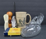 Men's lot with millinery stein, razor and shoe horns with advertising