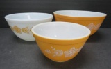 Nest of three Pyrex mixing bowls, Butterfly pattern, gold