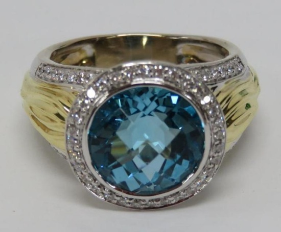 Beautiful 18 kt gold ladies blue topaz and diamond ring, size 9