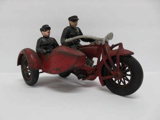 Hubley Cast iron Indian motorcycle with side car toy, 9"
