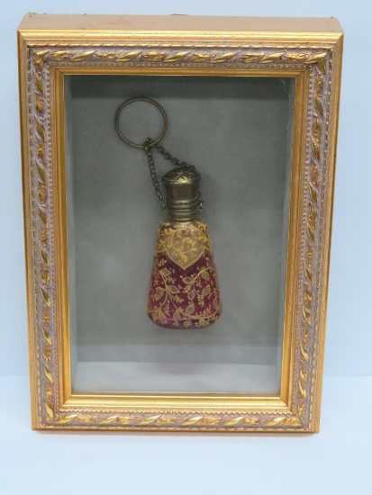 Lovely cranberry and gold leaf finger ring perfume bottle, 3"
