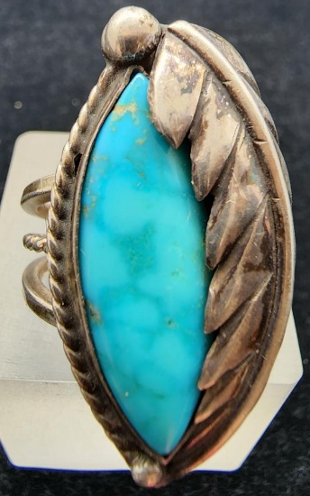 Vintage Sterling Silver and Turquoise Native American Ladies Ring