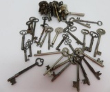 About 62 vintage keys, 1