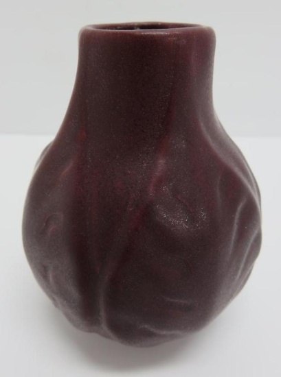 Van Briggle vase, 4 1/2', maroon leaf design