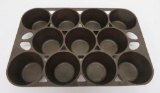 Nice Griswold #10 cast iron muffin tin, 11 cups, 11