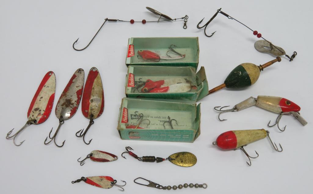 Lot - FOUR VINTAGE FISHING LURES AND BOBBER.