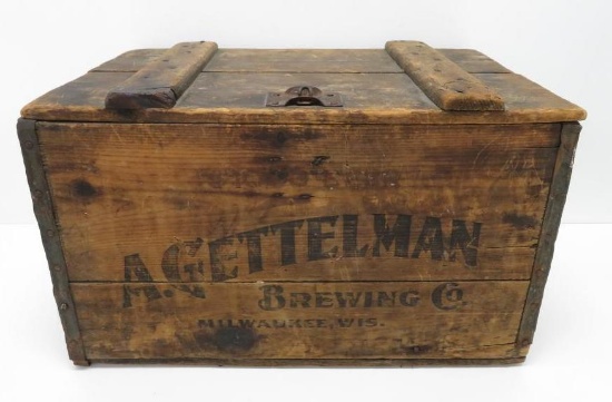 A Gettelman Brewing Co wood box, lift top, 12" x 18 1/2"
