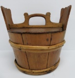 Covered bucket, barrel staves, 10