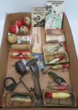 Vintage fishing lot, lures, reel and bobbers