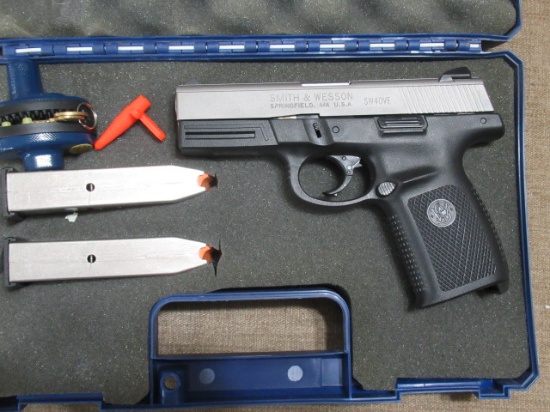 SMITH & WESSON 40 CAL AUTO