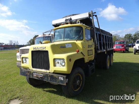 1976 Mack DM685S Tandem-axle Dump Truck, s/n DM685S29062: Mack 235hp Eng.,