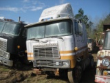 International 967 Truck Tractor: T/A, Sleeper