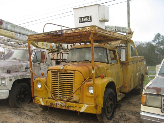 International 1600 Boom Truck: S/A, Gas Eng., 5/2-sp., High Ranger