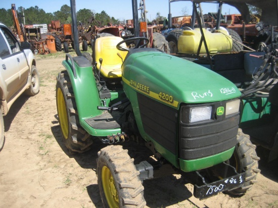 JD 4200 MFWD Tractor, s/n 224920: 3611 hrs