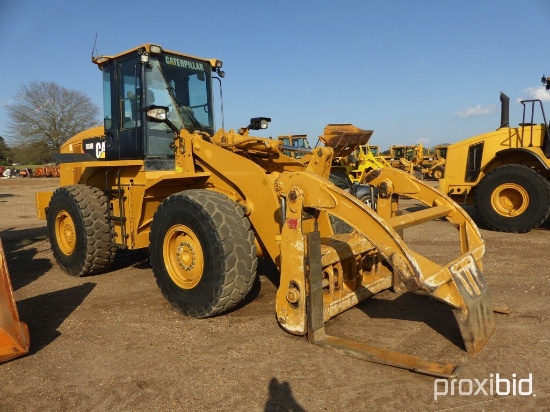 2011 Cat 938H Rubber-tired Loader, s/n MJC01626: C/A, Forks & Top Clamp