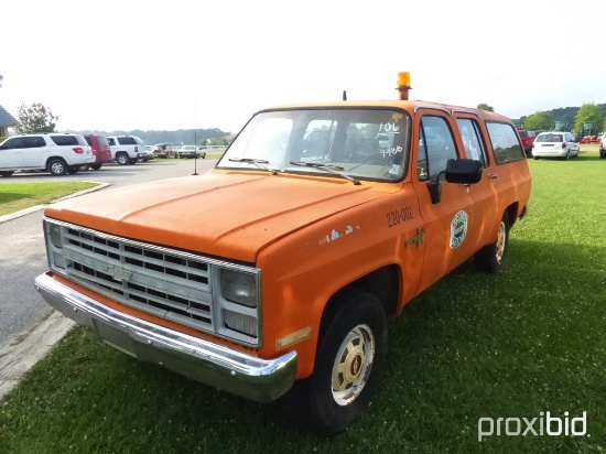 1988 Chevy Scottsdale 20 Suburban, s/n 1GNGR26K6JF162438: 4-door