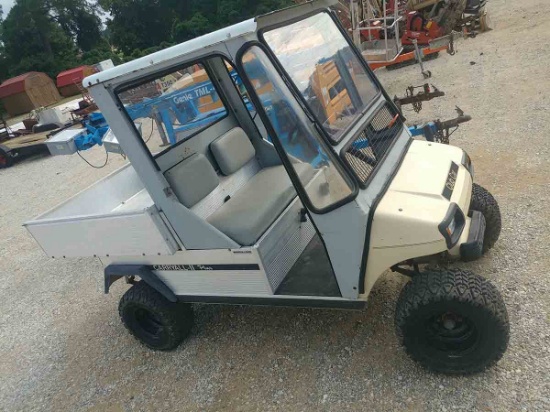 Club Car CarryAll 2 Plus Utility Cart: Gas eng., Dump Bed, w/ Top, Windshie