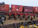 INTERNATIONAL 5-ROW BOTTOM PLOW # 1050000U012824