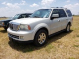 2006 lincoln Navigator, VIN - 5LMFV27566LJ09977, Showing 208k Miles, Title is in