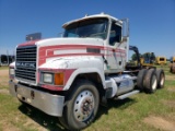 2004 Mack Truck Tractor s/n 1M1AA18Y04N157263