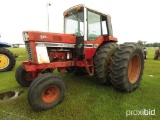 International 1586 Tractor, s/n U011152: 2wd, Rear Duals, Cab