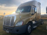 2014 Freightliner Cascadia 125, s/n 3AKJGLBG8ESPV7241 Showing 623K mi.