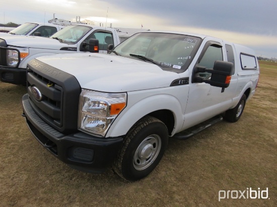 2012 Ford F250XL Pickup s/n 1FT7X2A68CEB22332: Super-duty White 4-door Show
