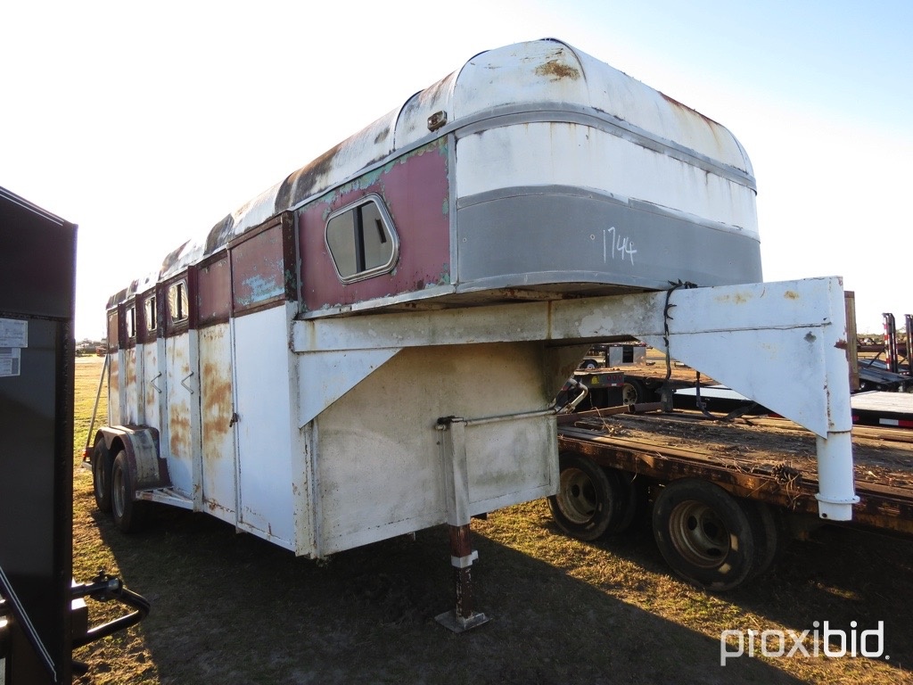 Horse Trailer No Title Bill Of Sale Only 3 Horse Slant Load Tack Room Equine Livestock Horse Stock Trailers Stock Trailer Auctions Online Proxibid