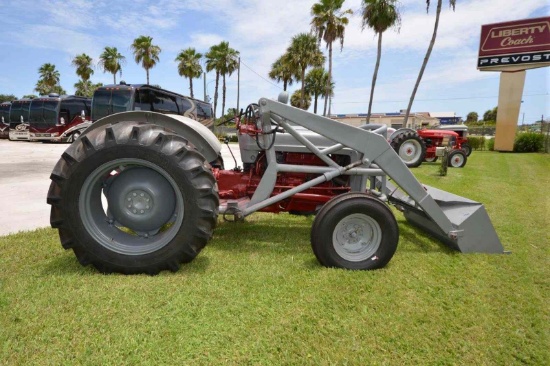 Ford 600 Tractor, s/n 130658: Front End Loader, 3-point Hitch, Gas