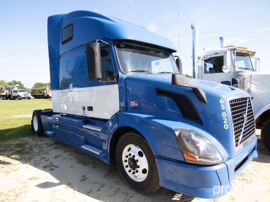 2013 Volvo VNL64T Truck Tractor, s/n 4V4N19EH1DN149262: S/A, Stand Up Sleep