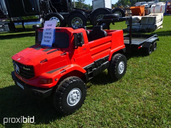 Toy Mercedes Benz & Gooseneck Trailer