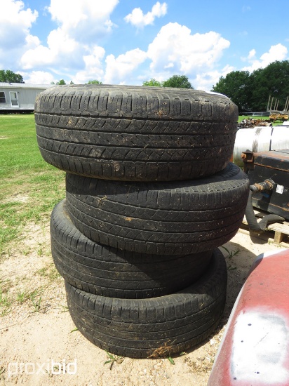 (4) Michelin 265/70R17 Tires