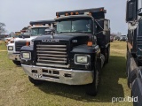 1993 Mack RD688S Tri-axle Dump Truck, s/n 1M2P267YXPM014686: Mack 8-sp., Ox