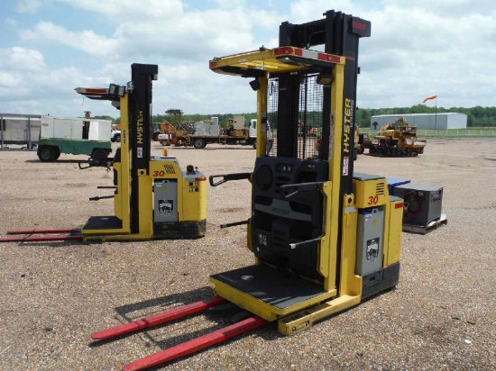 Hyster R30XM2 Order Picker Forklift, s/n G118N02592E: 24-volt, Charger, 48"