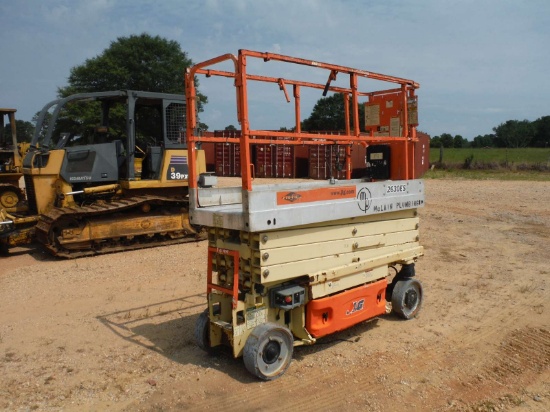 2008 JLG 2630ES Scissor-type Manlift, s/n 0200175116 (Salvage); 24-volt, 25