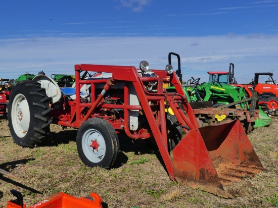 Ford 600 Tractor: Front Loader