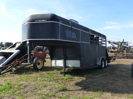 3-horse Stall Trailer (No Title - Bill of Sale Only): Living Quarters, Heat