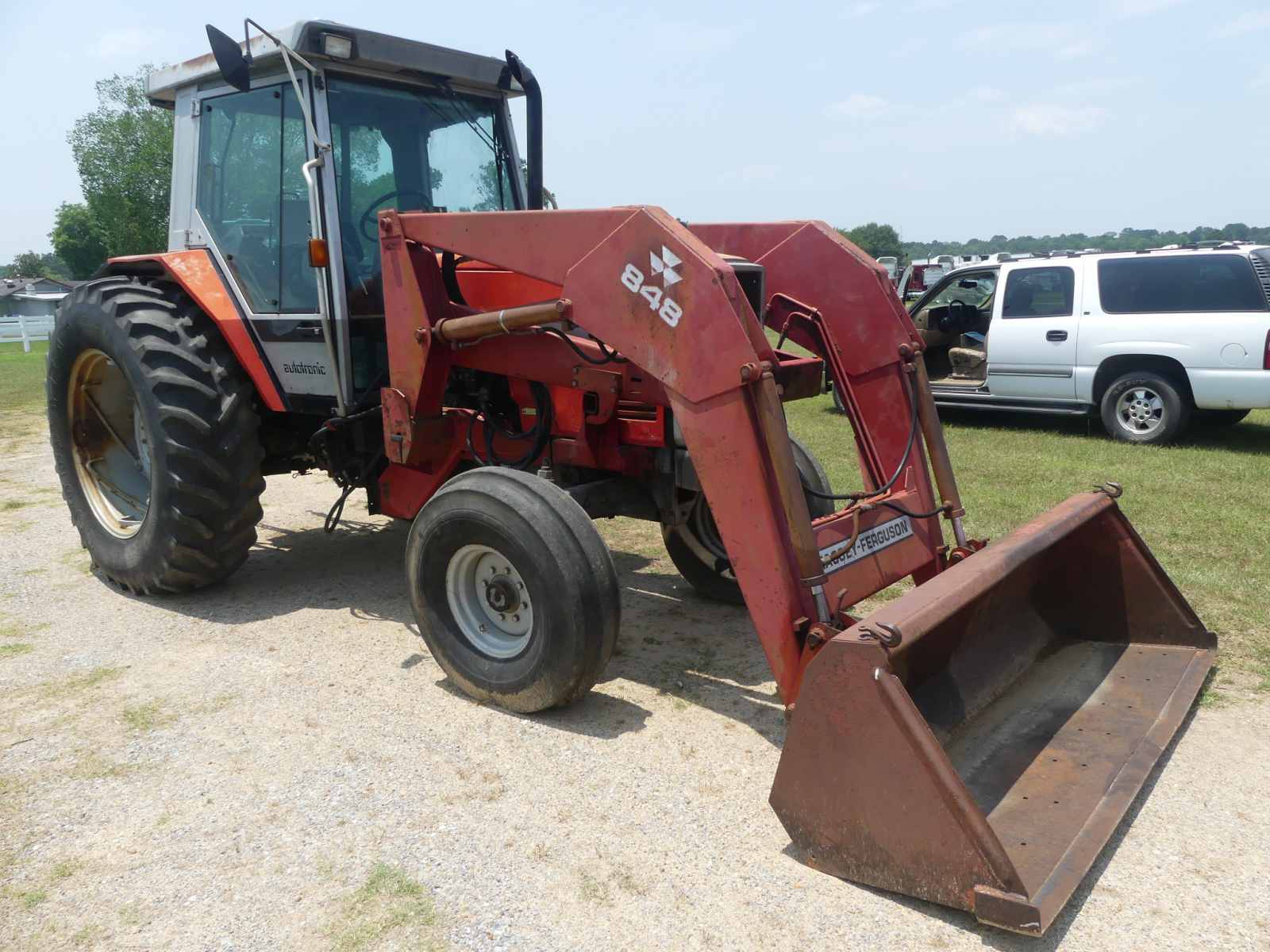 Massey Ferguson 3120 Tractor, s/n R288003: MF 848 | Proxibid