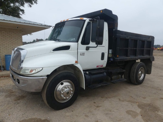 2005 International 4400 Single-axle Dump Truck, s/n 1HSMKAAN25H108292: 6-sp