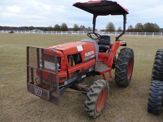 Kubota L2900 MFWD Tractor, s/n 56895: Canopy, Transmission Problem - Missin