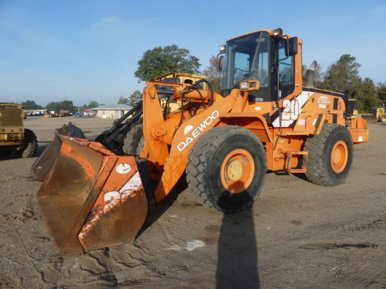 2004 Doosan/Daewoo MG250V Rubber-tired Loader, s/n 2031: GP Bkt., Quick Cou