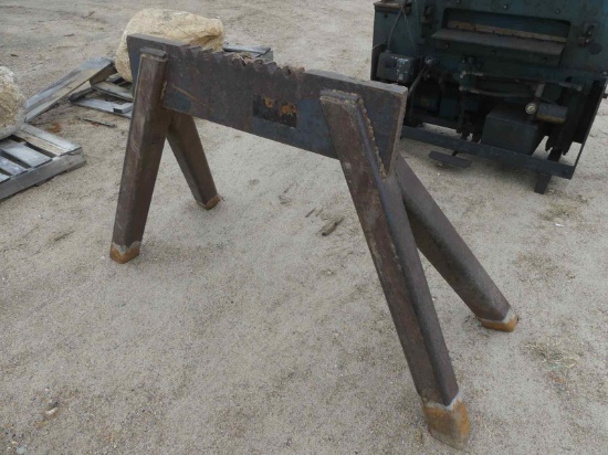 Steel Saw Horse: 4" Square Tubing, 1 3/4" Plate, 39" Tall