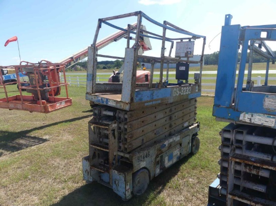 Genie GS-3232 Scissor-type Manlift, s/n 92446 (Salvage): Electric, Meter Sh