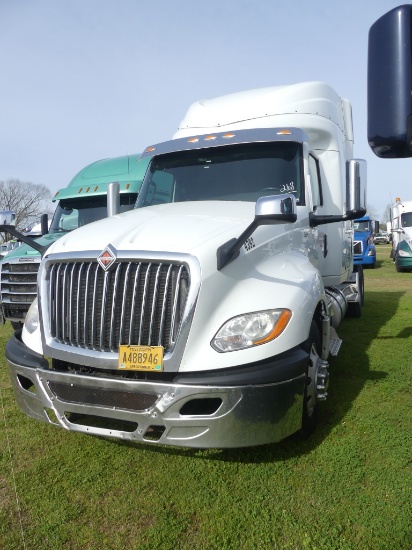 2018 International LT625 Truck Tractor, s/n 3HSDZAPR0JN424392: Sleeper