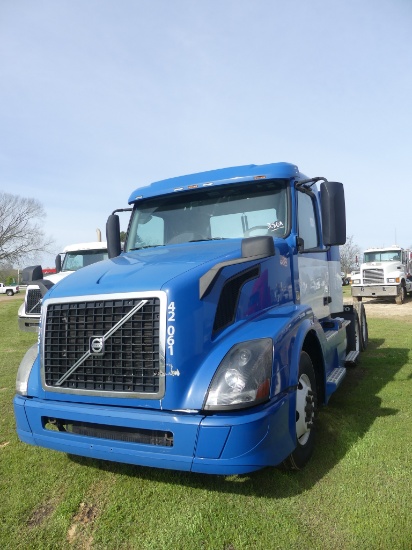 2016 Volvo Truck Tractor, s/n 4V4NC9EH4GN936608: T/A, Day Cab, D13 Eng., Au