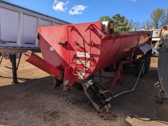 Dump Trailer, s/n 5C2BD28C5AM007772 (Salvage): 3-axle, Broke Frame