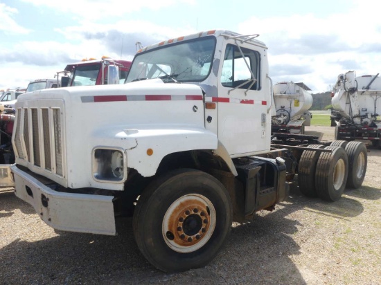 2001 International Truck Tractor, s/n 1HSGLAXR91H402013 (Inoperable): T/A,